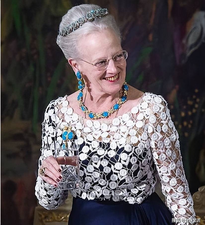 世界上最后一位女王退位!78岁为自己设计棺材超长待机52年成行走的珠宝箱开云网站 Kaiyun(图52)