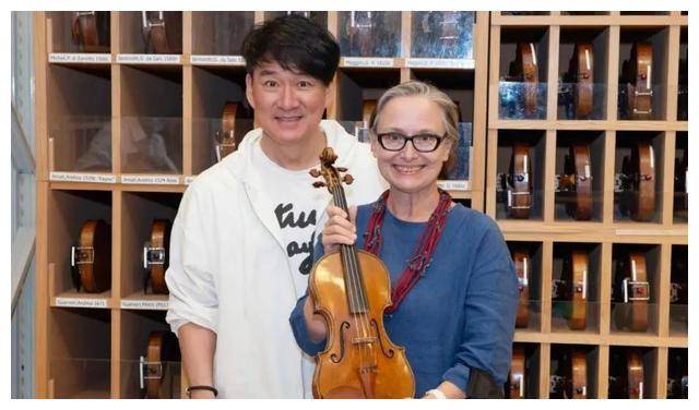 周华健62岁：拥有“糟糠之妻”，是人生最大幸运！