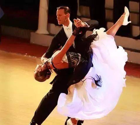 无论是舞伴,舞友还是舞搭,都要建立在尊重与信任之上