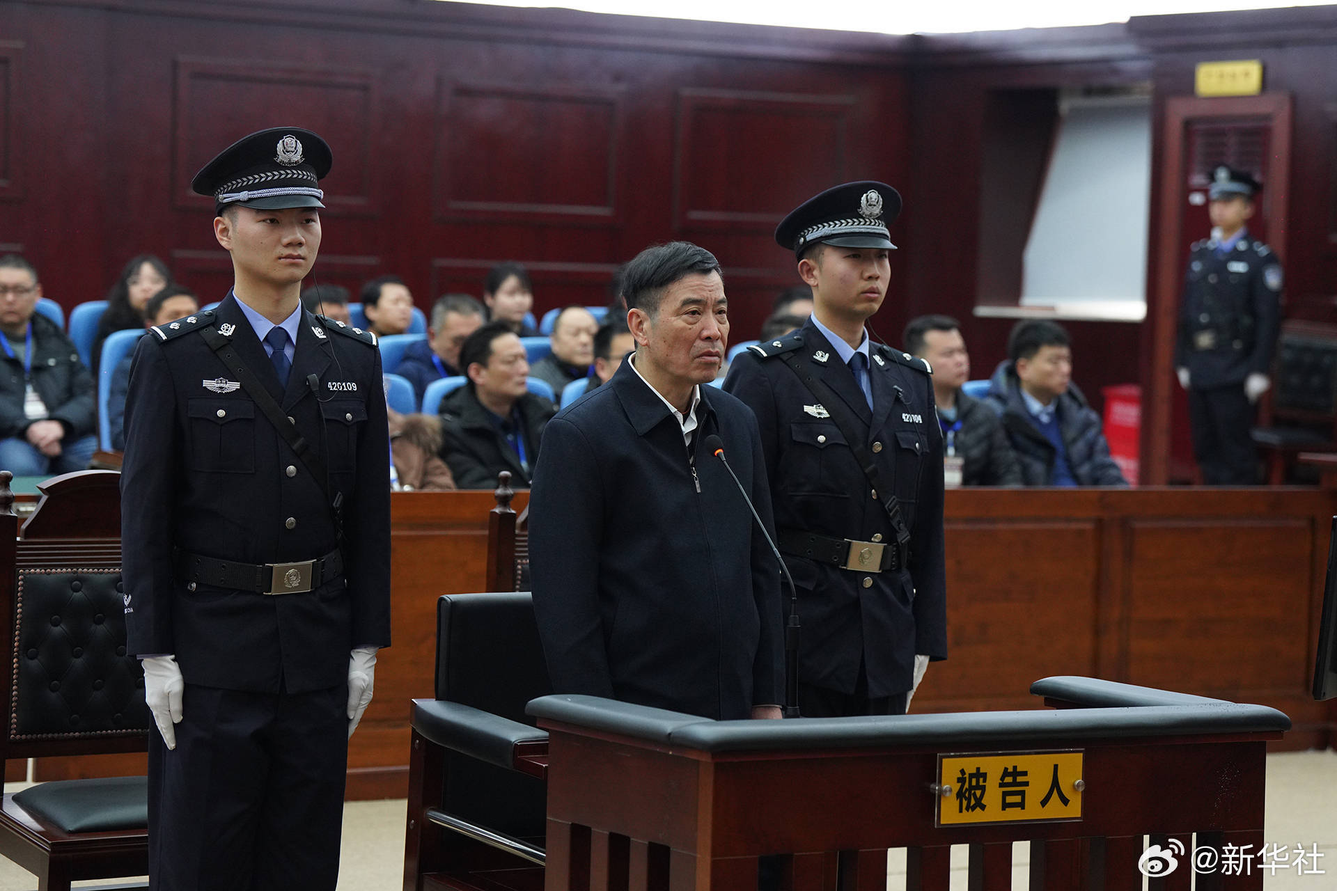 原创             媒体人爆料：李铁初审被判无期徒刑 他很不服气提起了上诉
