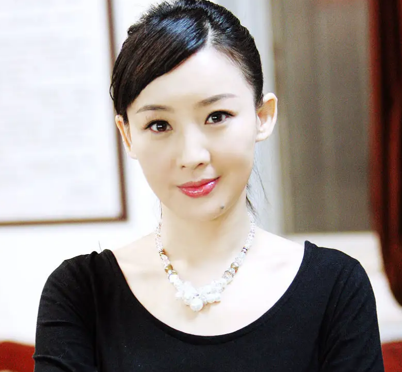 原创15年后，再看孙楠现任妻子潘蔚的现状，才明白买红妹的“精明”