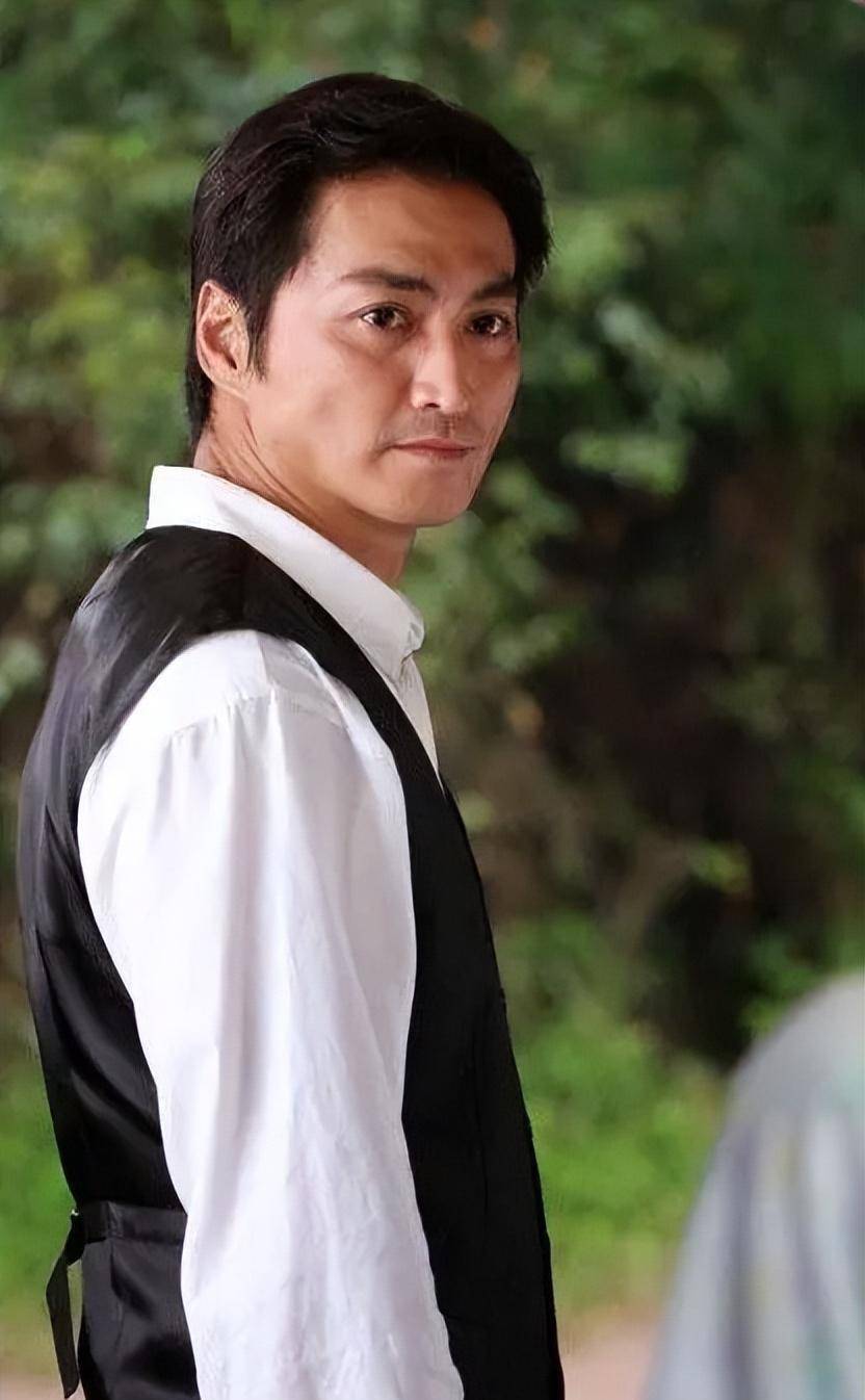 原创64岁的何家劲：一生只为等待患病的初恋女友，痴情32年至今未婚