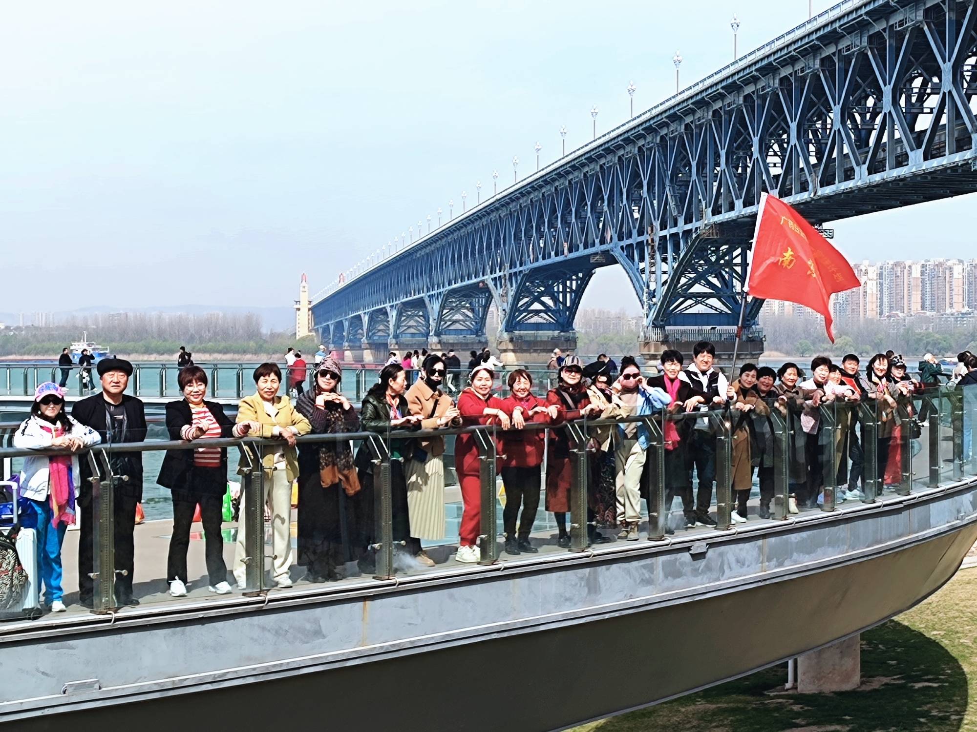 海基集团南京市场举办户外团建活动必一运动官网沿江赏春光(图3)