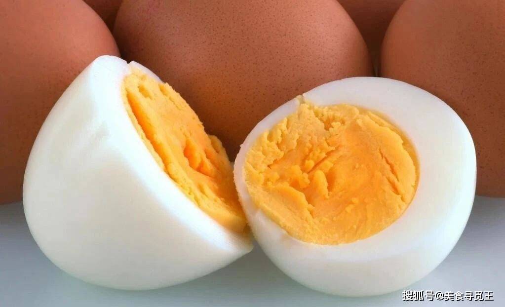 做水煮蛋，别忘这5个小技巧，个个蛋黄鲜嫩，蛋壳一剥就掉