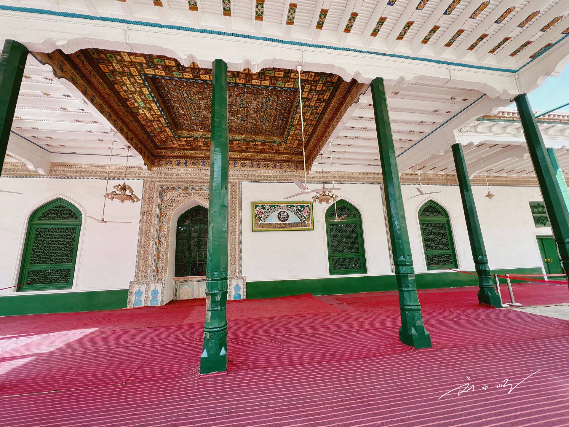 新疆喀什有一座重要的清真寺，就在5A景区内，还是全国文保单位