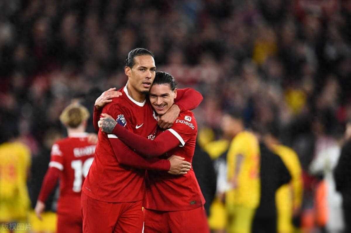 英超积分榜：利物浦超阿森纳登顶曼联英超联赛免费高清直播+实时赛程+积分预测（2025赛季全覆盖）遭绝杀仍差前四