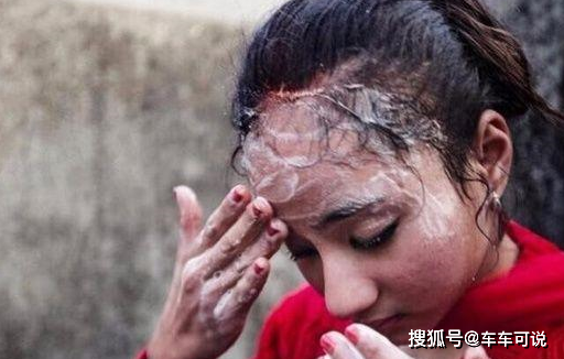 这个美女一生都是处女，不要嫁妆却无人敢娶，得知原因令人落泪