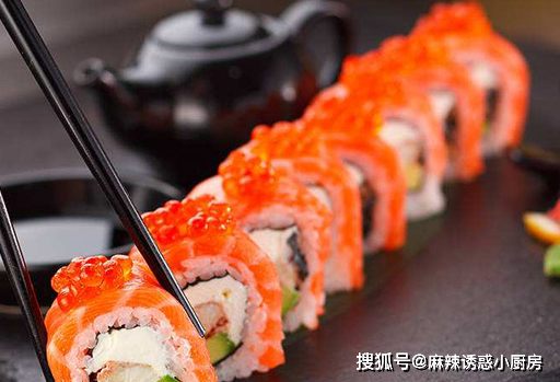 寿司与海鲜相遇，擦出美味的火花，人人都会做的寿司就这么简单！