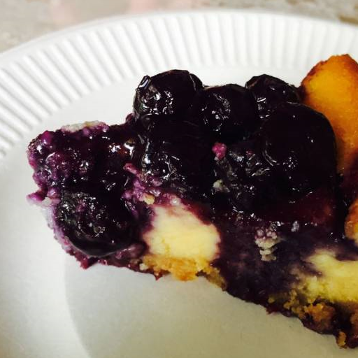 蓝莓重芝士蛋糕，放入冰箱冷藏4小时以上再吃，口感简直太棒了