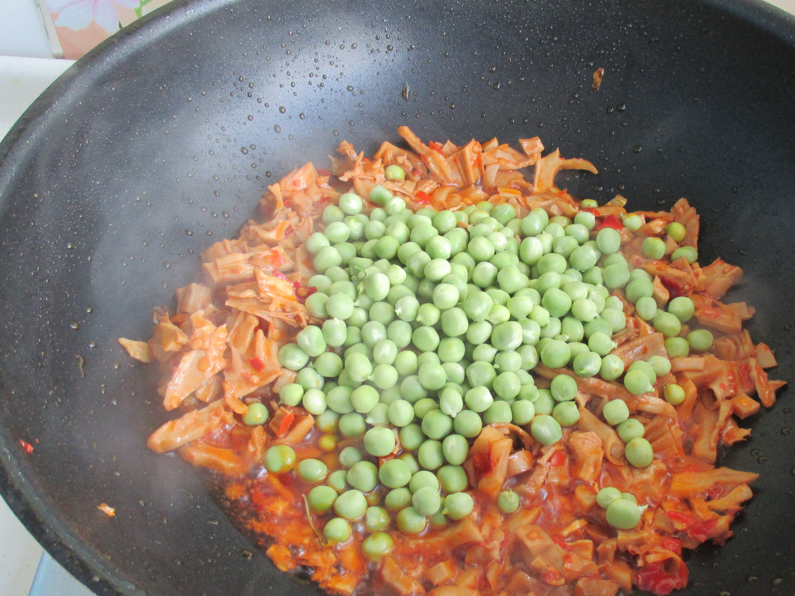 趁豌豆正当季，试试这个下饭菜，香辣开胃，绝对是夏季佐粥的首选