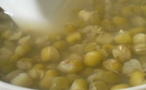 煮绿豆时，想让绿豆快点开花？煮时加点它，绿豆10分钟开花还起沙