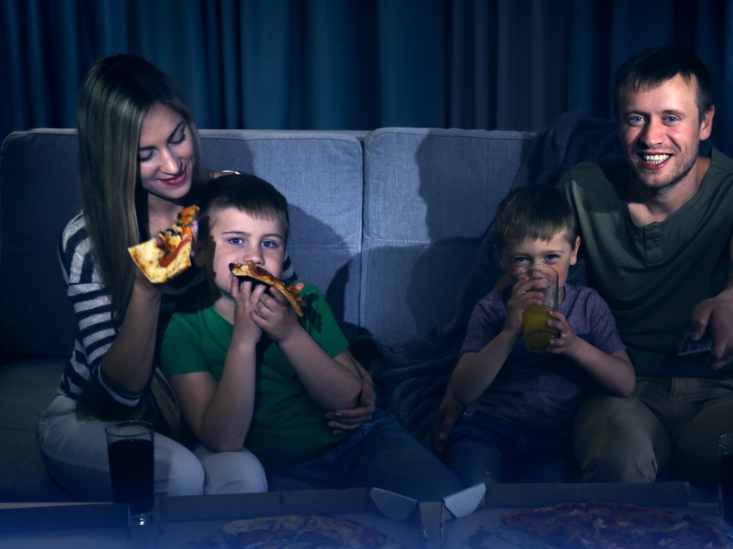 为什么支持孩子看电视？密歇根教授：使用恰当，电视有利孩子成长