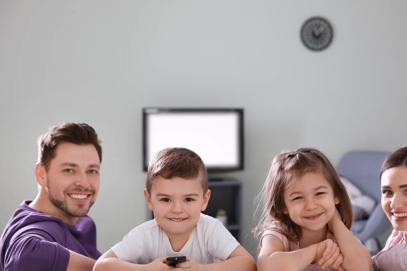 为什么支持孩子看电视？密歇根教授：使用恰当，电视有利孩子成长
