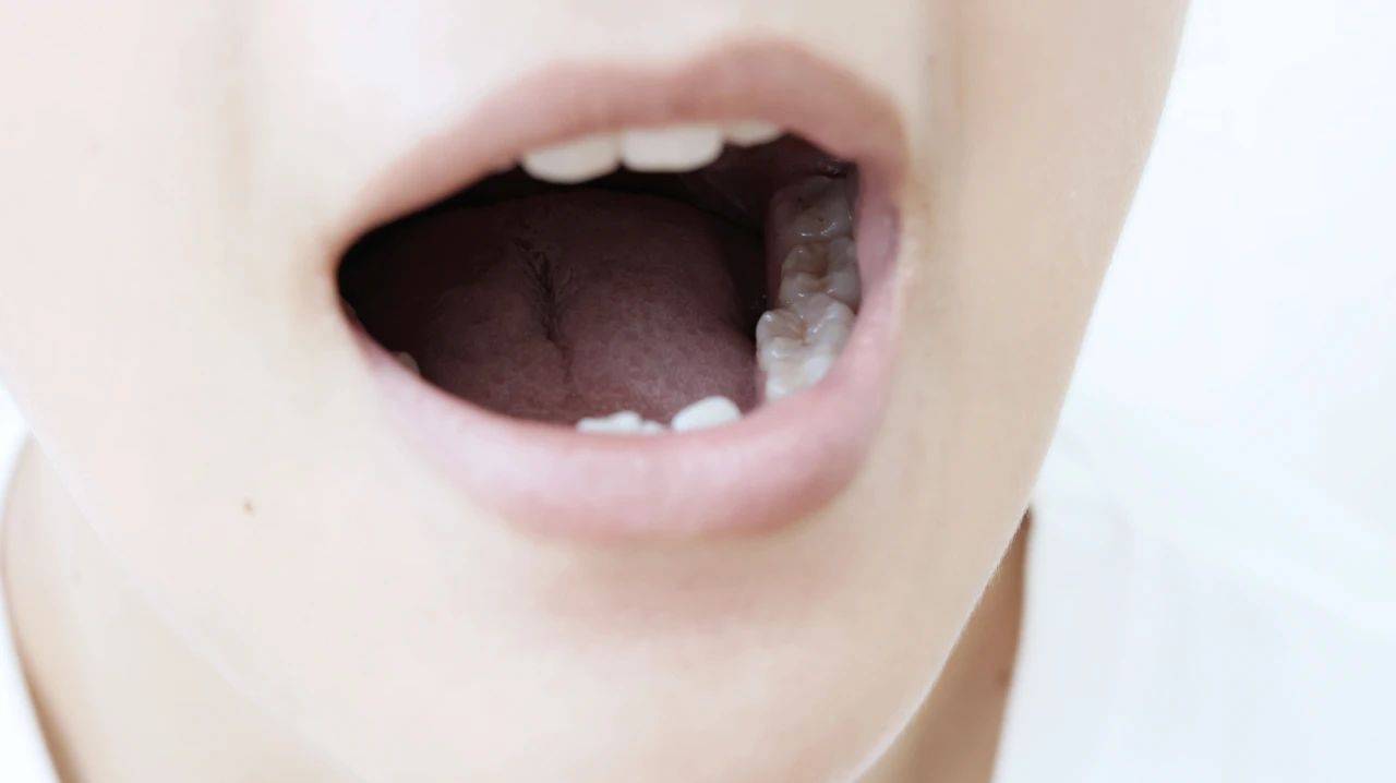 长期口臭，问题不一定出在嘴里，还可能是3种疾病所致，尽早检查
