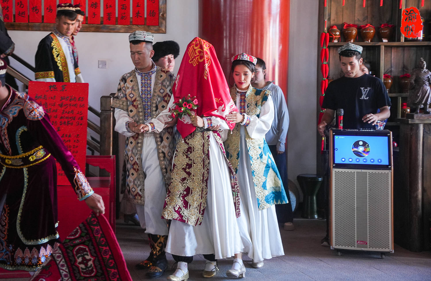 跟着环塔看新疆：探访古老的姑墨城，巴依老爷正在招亲，你不来看看吗？