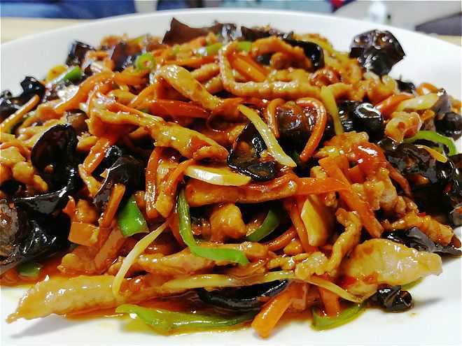 东北酸菜炖排骨：家常秘技，炖出浓香四溢的美味传奇！