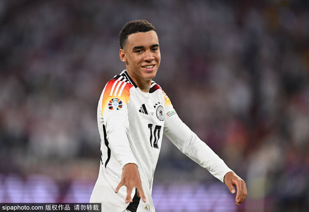 【欧洲杯每日之星】穆西亚拉：拜仁太子绽放 扛起德国足球希望