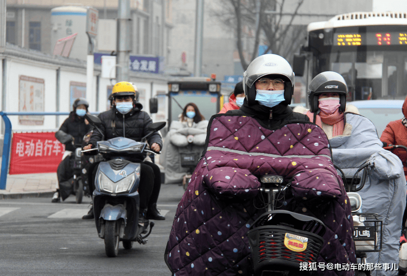 原创
                骑电动车上路，除了有“双证”外，还要满足这6个要求，避免罚款