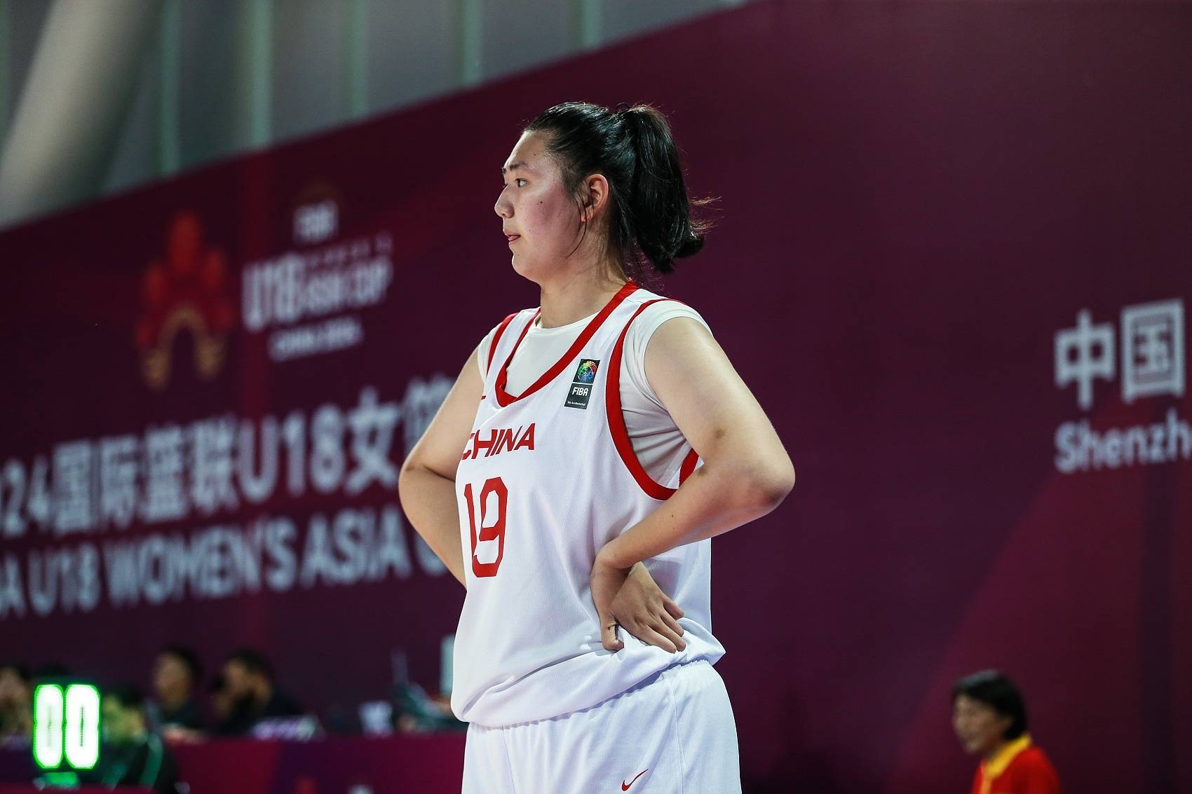 中国女篮杀进决赛！张子宇爆砍34分16板，决赛对手已出炉