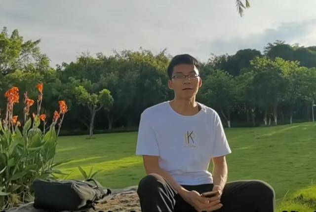 16次高考的唐尚珺称明年不考了，想尽快上岸，称不提倡复读，承认走了弯路！