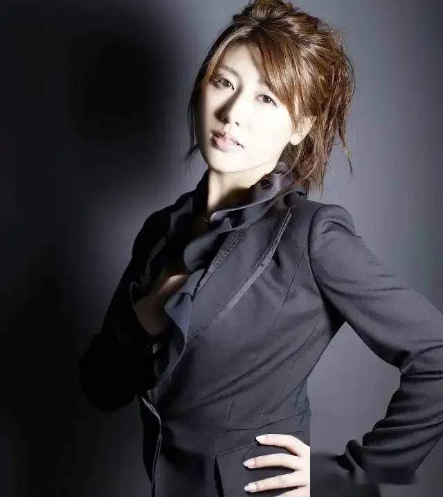 原创这谁顶得住!东瀛女神安惠美写真曝光,美貌与才华的完美结合!