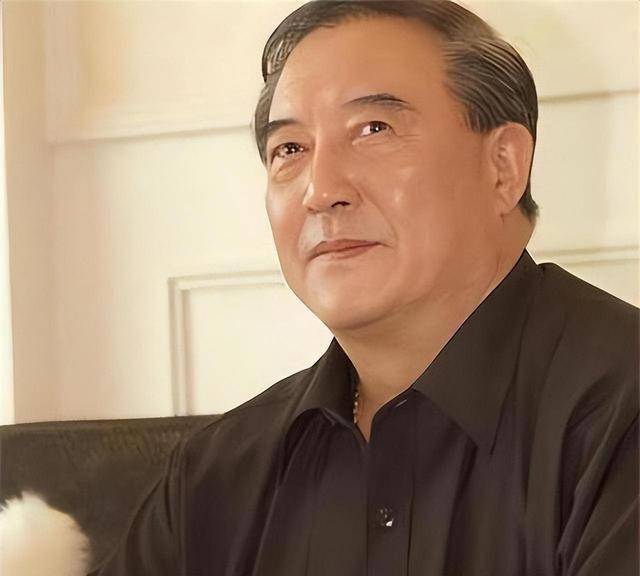 纪实他甩发妻娶新欢，晚年因癌离世，女儿拒绝出席葬礼