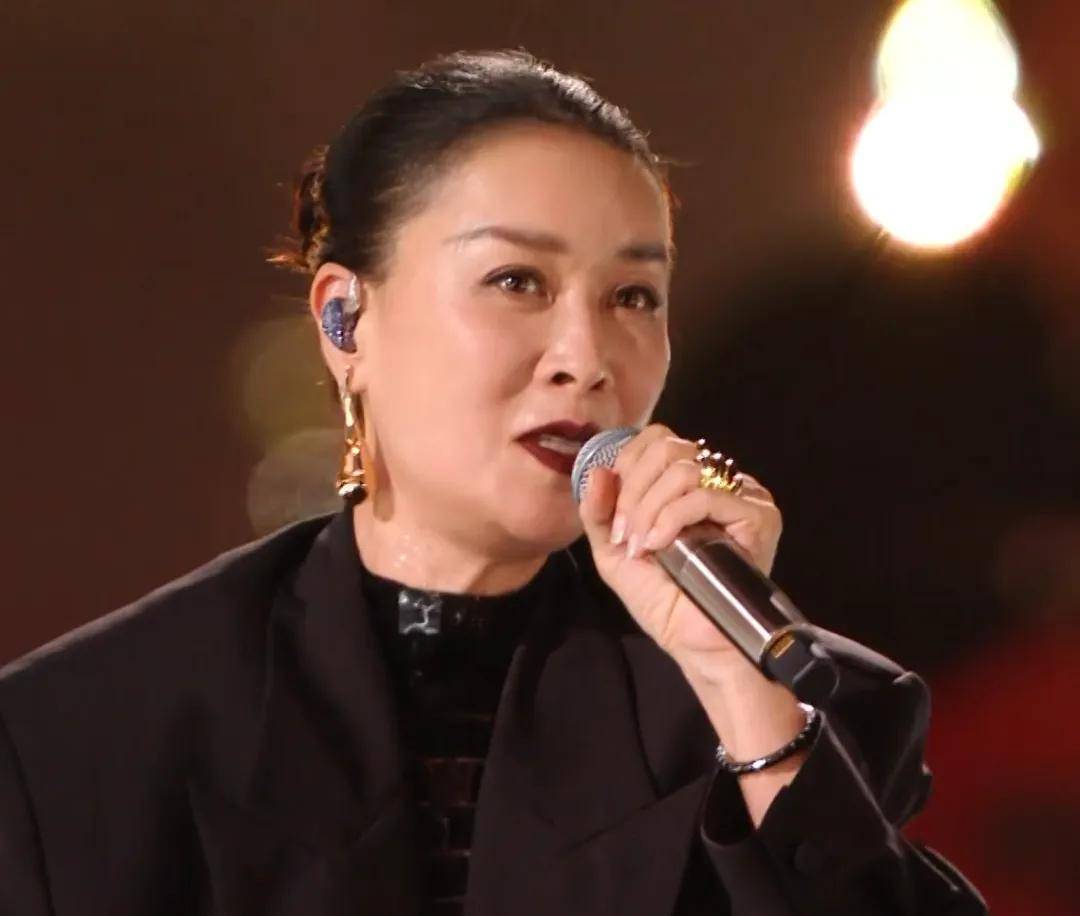 芒果青春夜明星状态:那英额头瞩目,尚雯婕脸肿,郑云龙好瘦-2024年芒果青春夜节目单