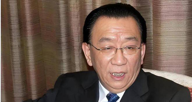 侯耀华直播翻车？亲口否认认识侯震，家族关系成谜！