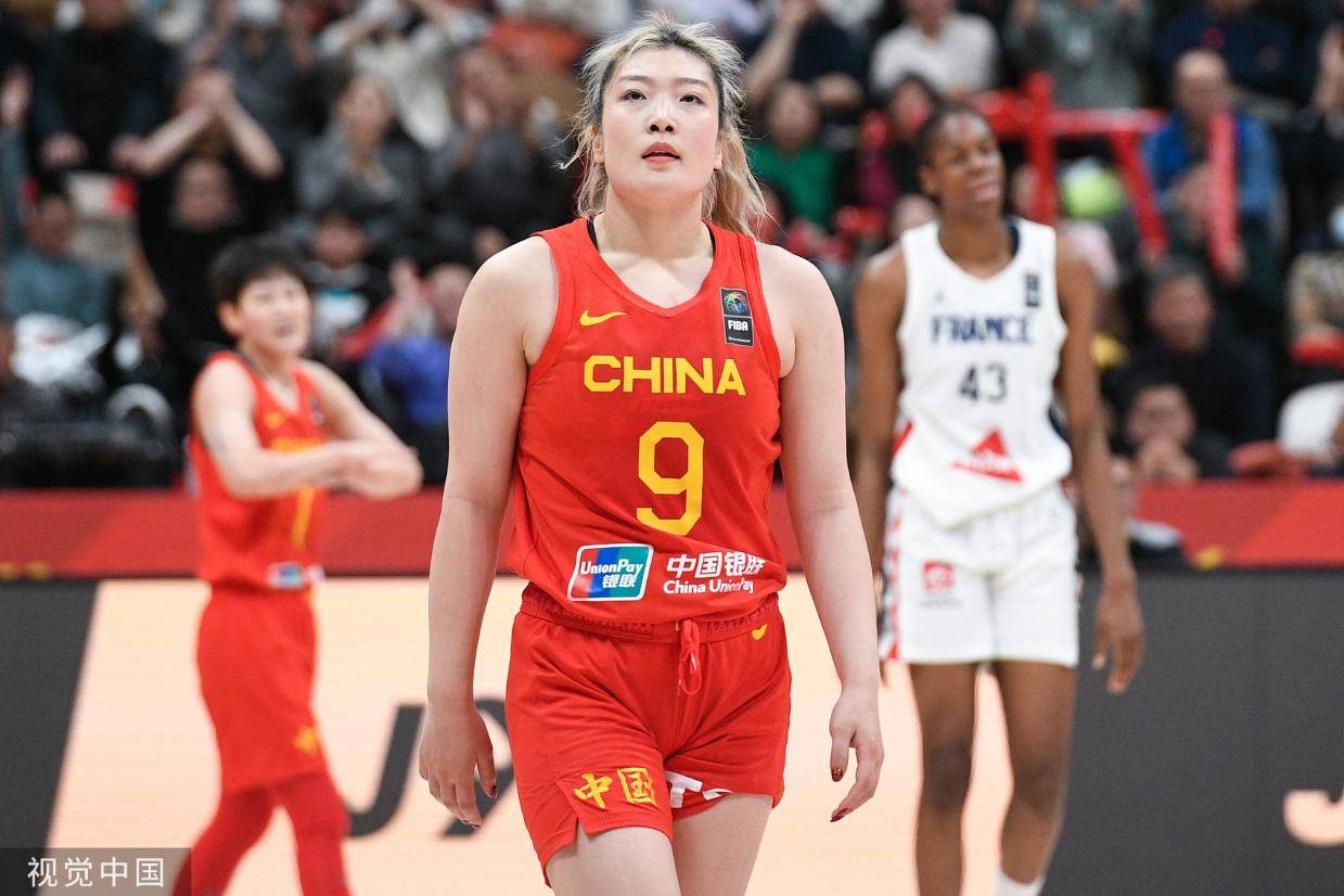 中国女篮17分负法国热身2连败 李月汝22+12李梦13分
