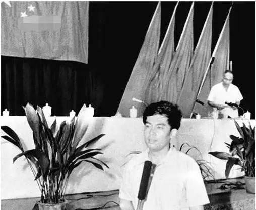 原创乘客和机组成员打倒5名携带炸药劫机者：1982年7月25日2505号被劫