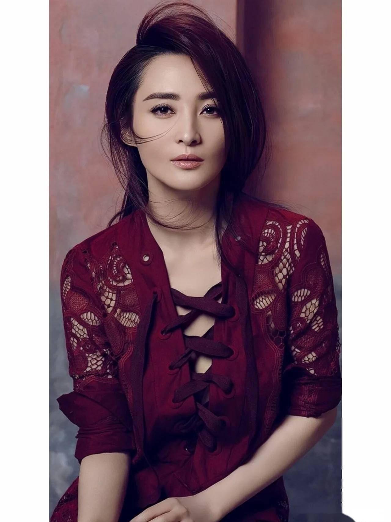原创风采尽显!香港玉女叶玉卿的性感婀娜让人心动不已,这谁顶得住!