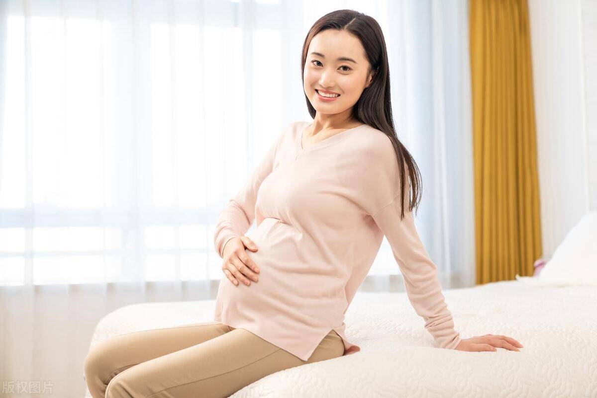 女子怀孕六个月了，却一直无人照顾，天天靠外卖过活