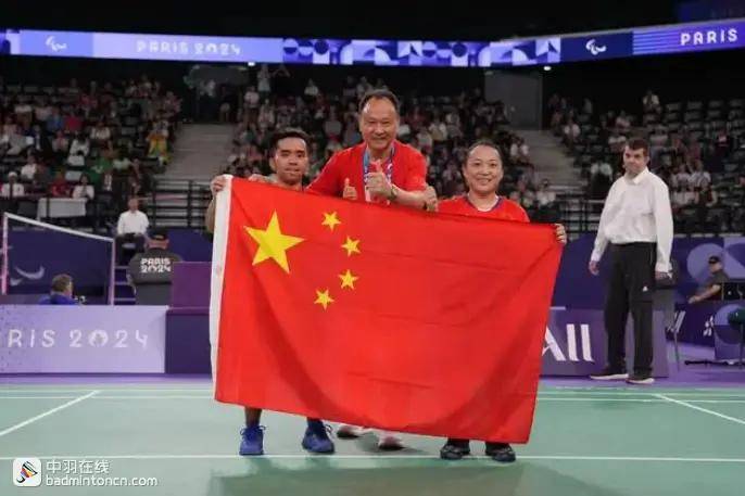 巴黎残奥会中国残疾人羽毛球队斩获9枚金牌