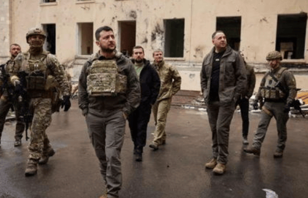 不许中方“保持沉默”？赢不了普京，泽连斯基对华喊话，中方3句话回应