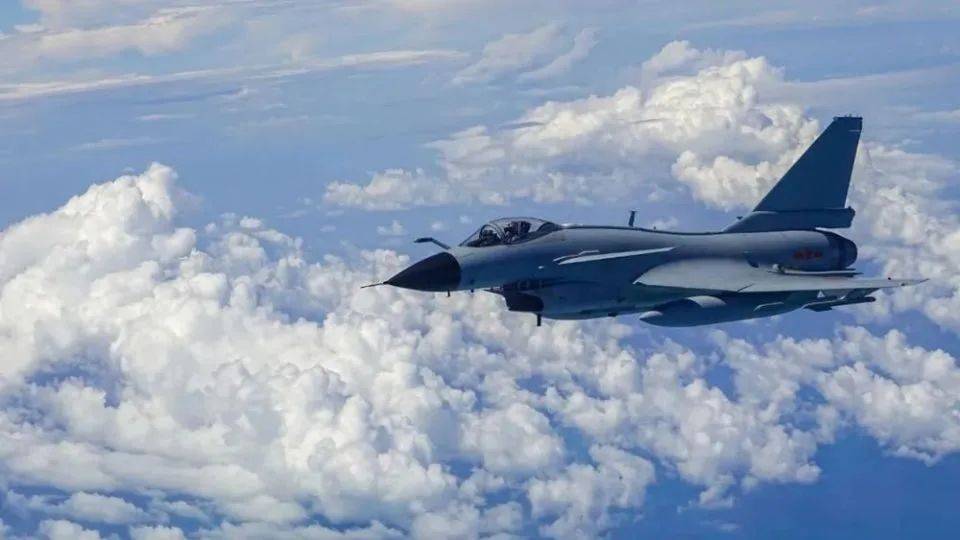 三大消息：中国船只被强制“扣押”？美军司令紧急改口；解放军下令增兵