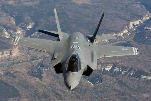 两件事：特朗普将“清洗”五角大楼，1.5万美军将被除名？F-35战机或停产？