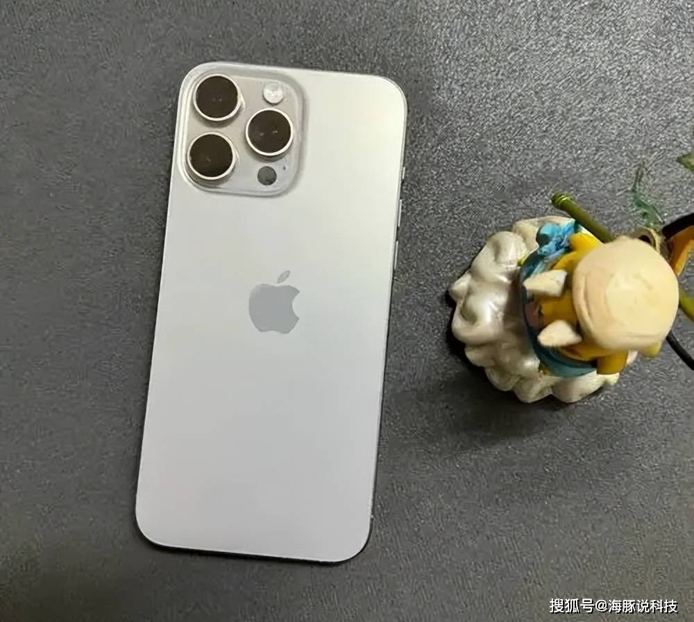 原创             双12苹果又妥协，iPhone15Pro Max再降价，512GB售价更亲民！