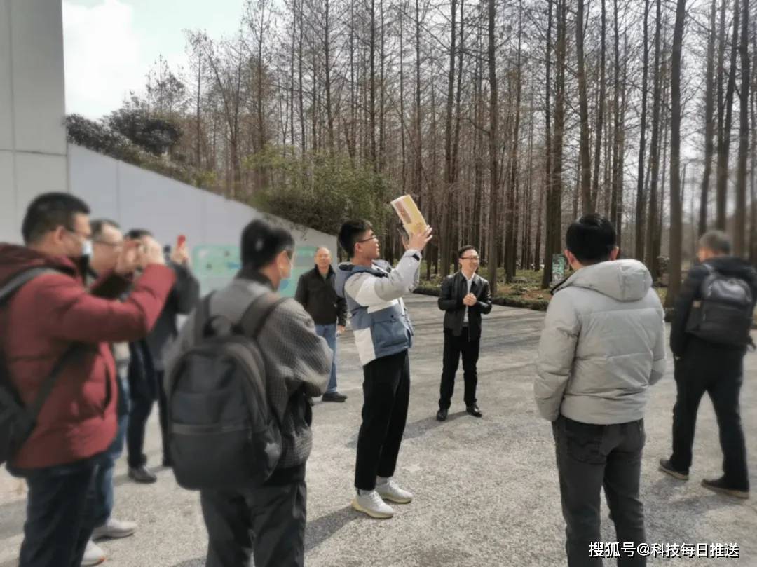 华为天才少年，掰掉卫星通话外置天线！余承东看完直接拍板