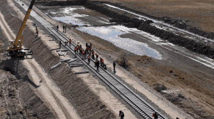 普京终于开窍了！中吉乌等了27年，到头来还不如俄乌干一架