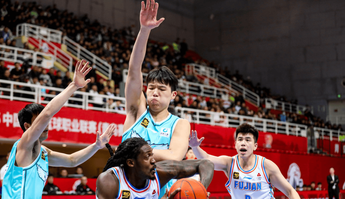 低位不如李月汝？粤媒评杨瀚森：先别去NBA 去NBL或欧洲更合适