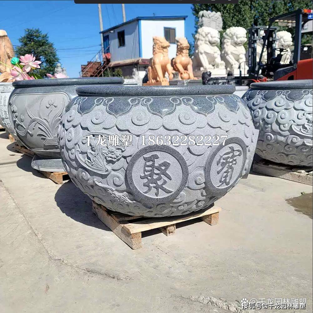 复古风来袭,花岗岩鱼缸成为中式庭院新元素(图4) 复古风来袭,花岗岩鱼缸成为中式庭院新元素(图4)