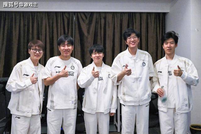 IG定妆照泄密图Rookie垫必一运动上超10CM木板增高背景还是凹(图4)