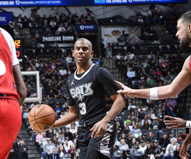 马刺大胜快船,文班亚马耀眼表现助队夺胜,保罗创纪录