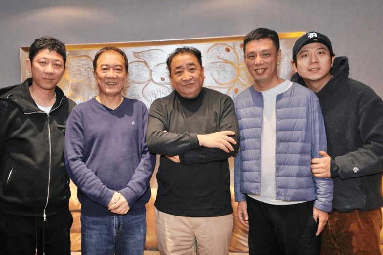 姜昆领衔“五人组”，在江苏卫视春晚创演讽刺性相声《“精准推送”》