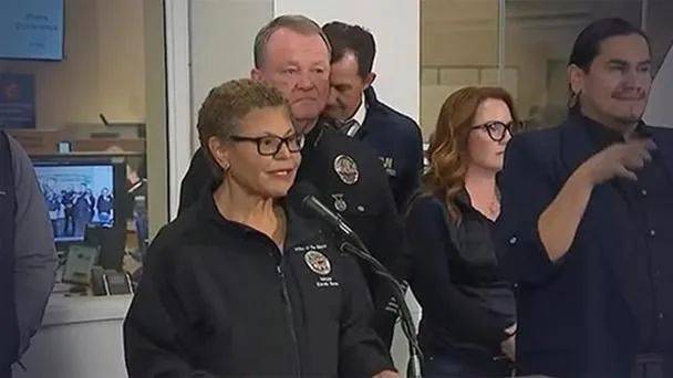 美国洛杉矶山火持续肆虐!美媒披露更多细节?连拜登也没有办法 美国洛杉矶山火持续肆虐!美媒披露更多细节?连拜登也没有办法