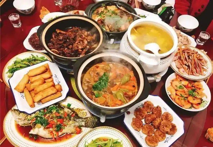 春节期间,美食琳琅满目,餐桌上摆满了各种大鱼大肉。然而,这些高脂肪