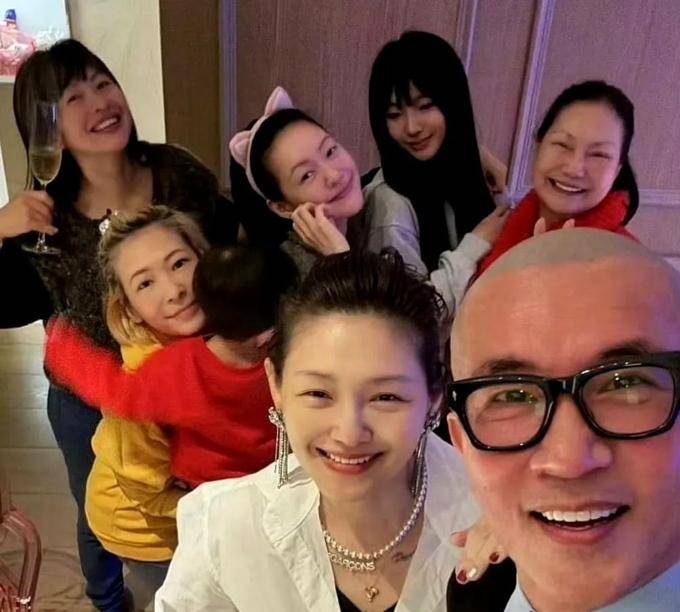 大s回家了！具俊晔抱着骨灰包机回台！最后也没有执行大s的遗言！