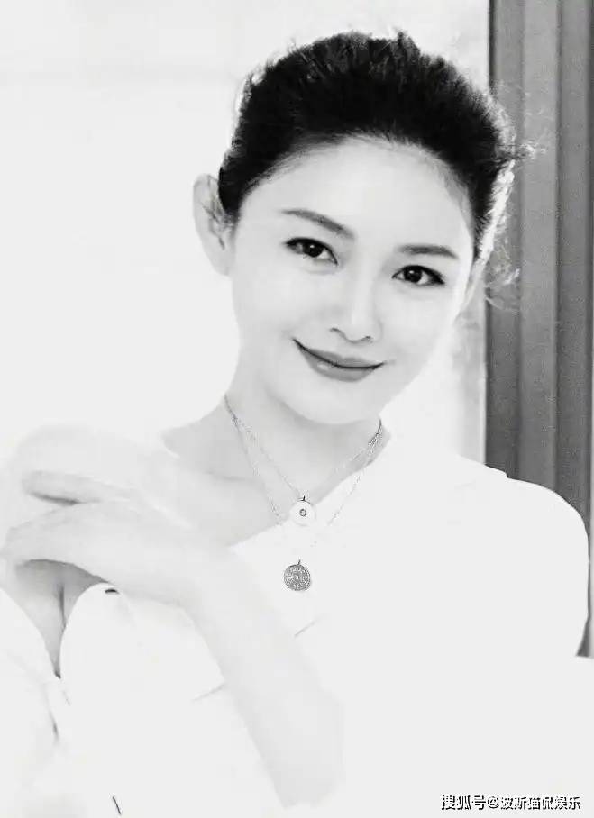 手臂有针孔穿白色婚纱下葬？大S去世后“3大传言”发生反转威客电竞登录(图1)