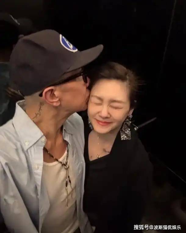 手臂有针孔穿白色婚纱下葬？大S去世后“3大传言”发生反转威客电竞登录(图5)