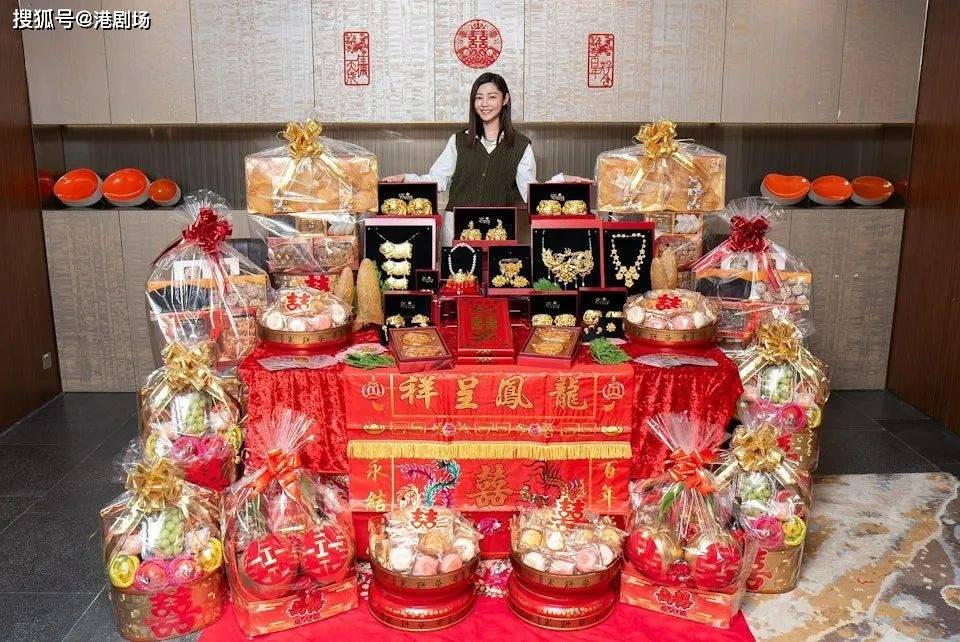 英皇小花卫诗雅出嫁在即感紧张与未婚夫浪漫婚照曝光获赞郎才女DB电竞注册貌(图5)
